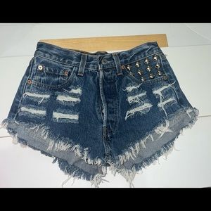 DARK BLUE DISTRESSED STUDDED LEVIS SHORTS